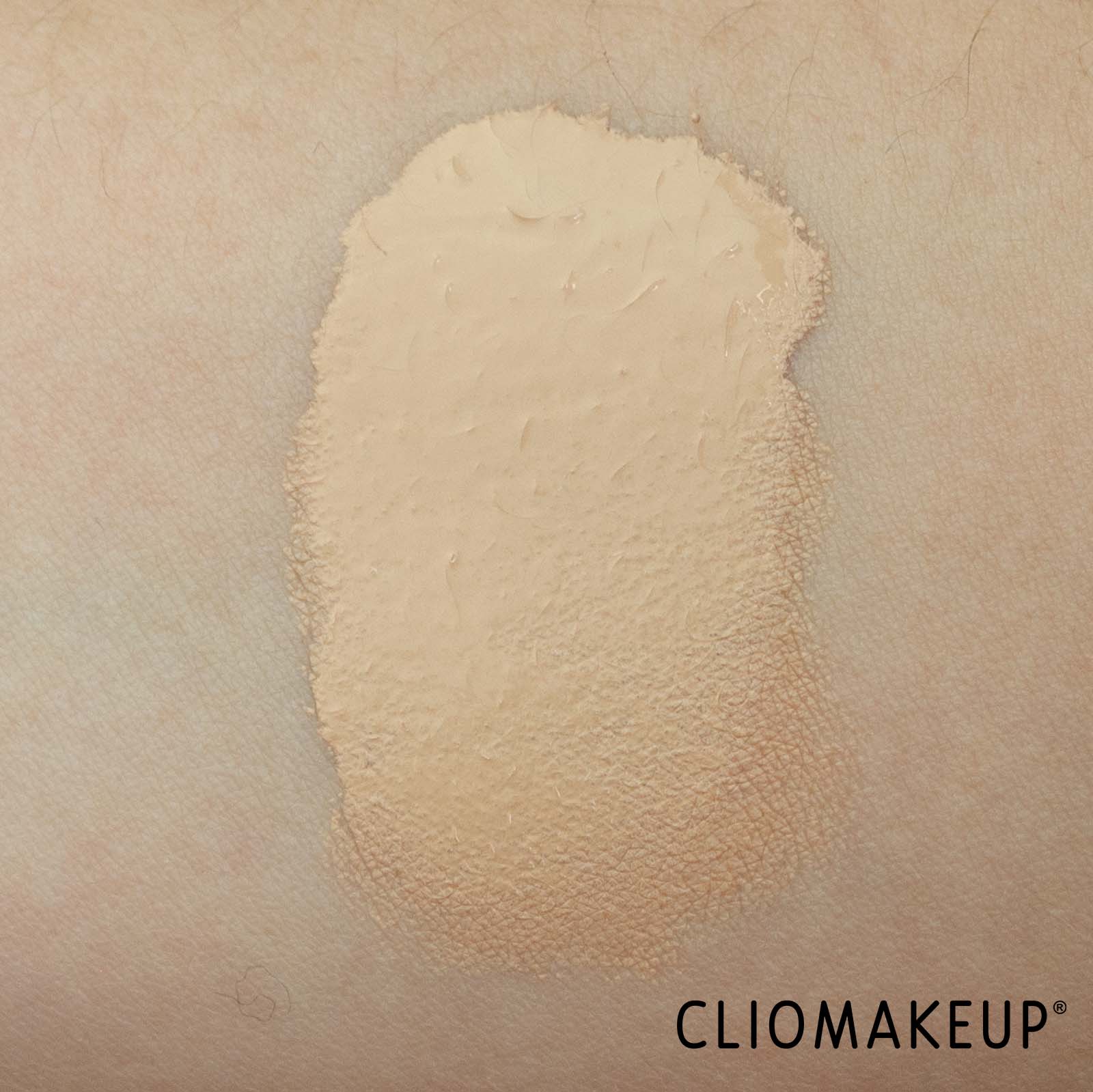 cliomakeup-recensione-fondotinta-kiko-holiday-premiere-24h-lasting-foundation-7