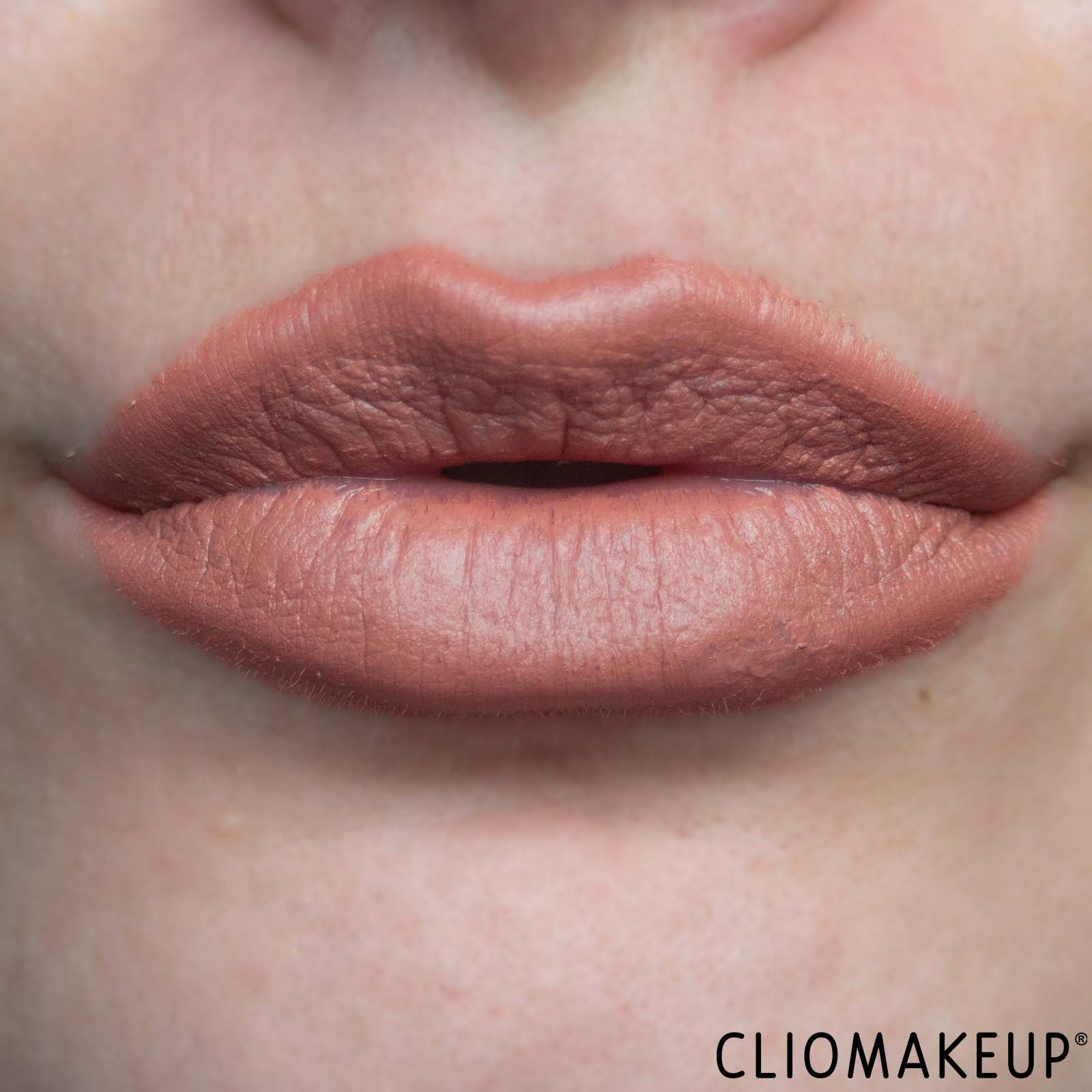 cliomakeup-recensione-rossetto-charlotte-tilbury-pillow-talk-matte-revolution-xmas-edition-10