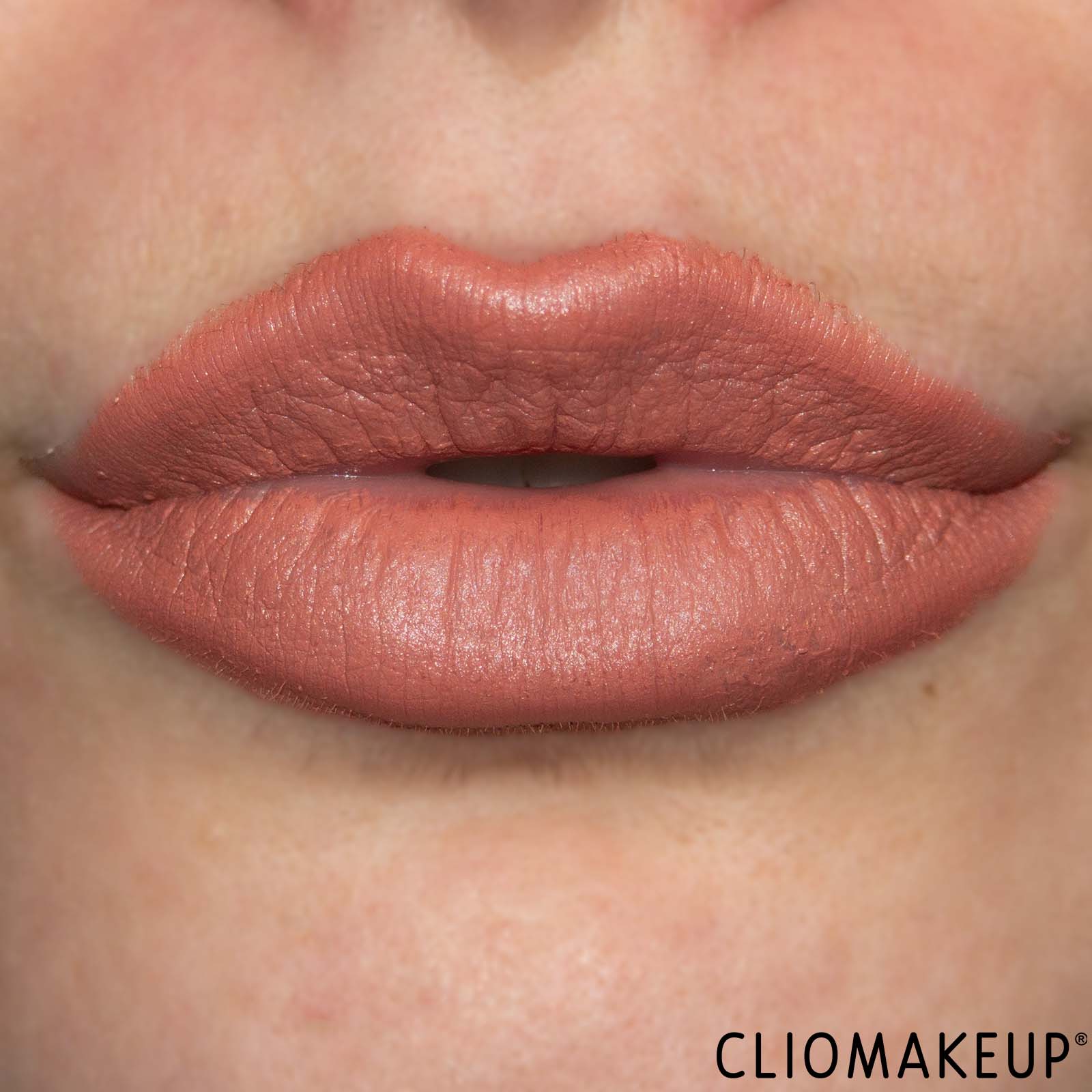 cliomakeup-recensione-rossetto-charlotte-tilbury-pillow-talk-matte-revolution-xmas-edition-11