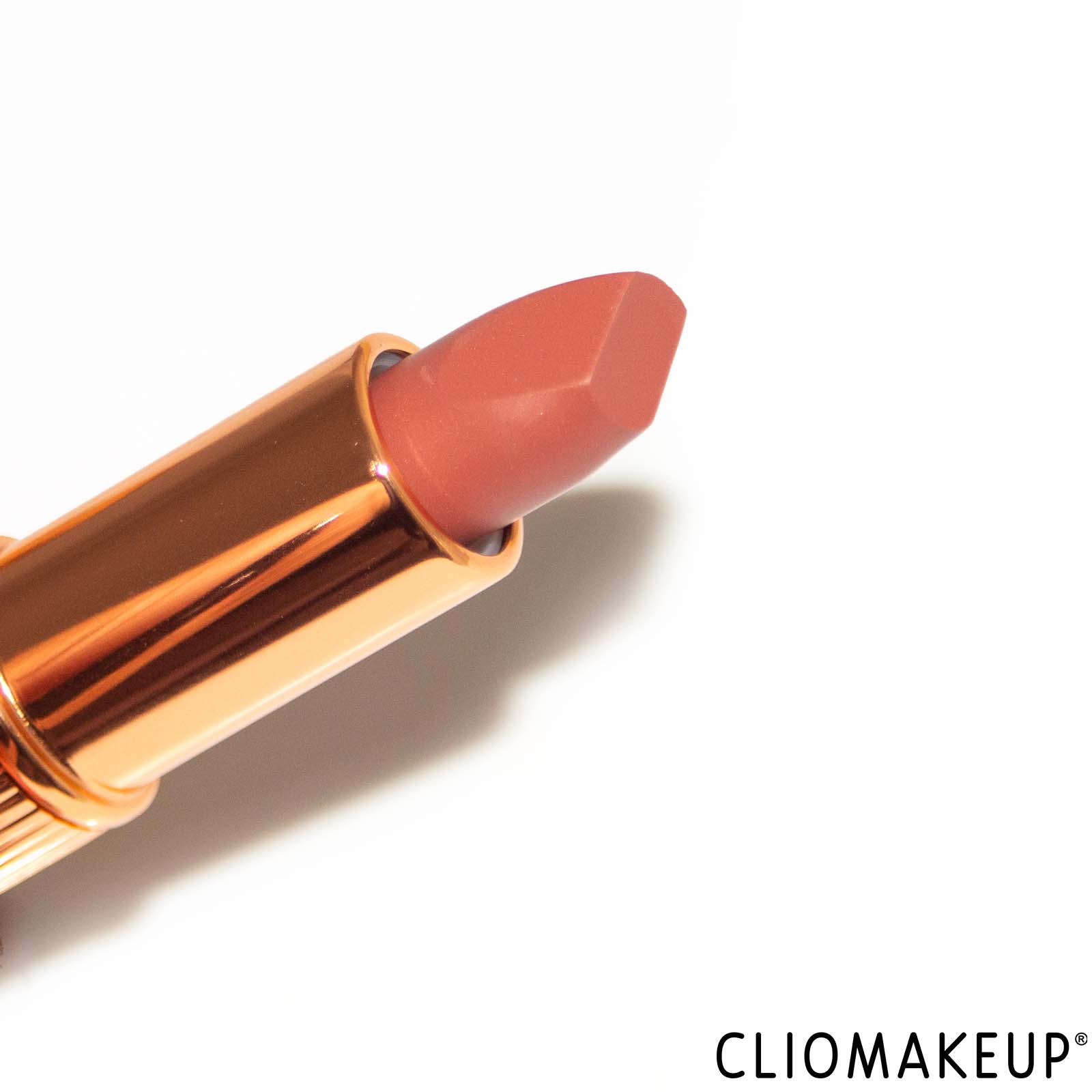 cliomakeup-recensione-rossetto-charlotte-tilbury-pillow-talk-matte-revolution-xmas-edition-5