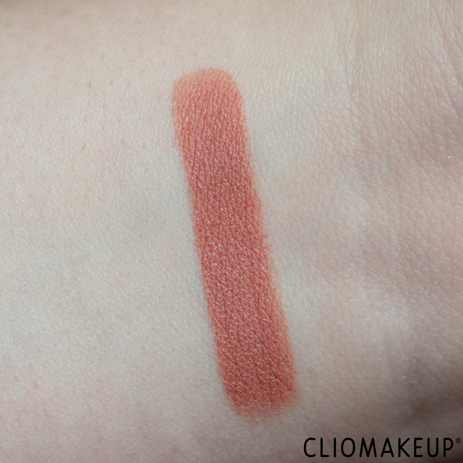 cliomakeup-recensione-rossetto-charlotte-tilbury-pillow-talk-matte-revolution-xmas-edition-6