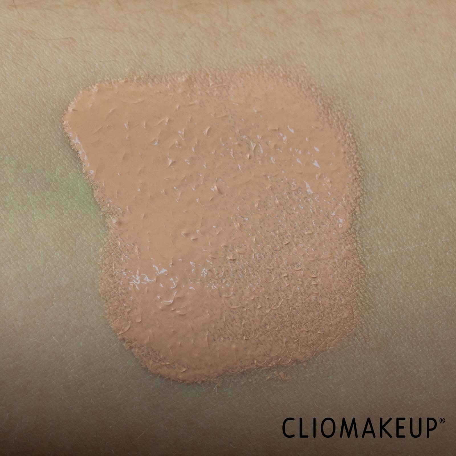 cliomakeup-recensione-fondotinta-revolution-skin-silk-luminous-serum-foundation-6