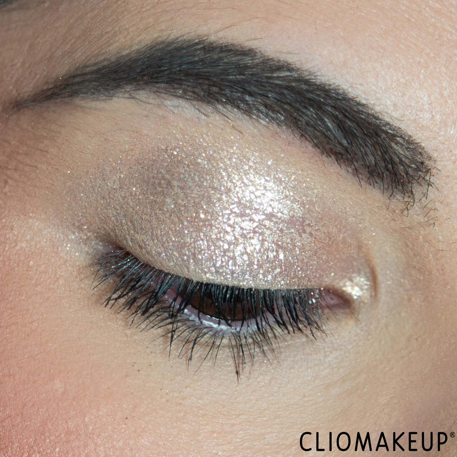 cliomakeup-recensione-ombretto-liquido-essence-chilly-vanilly-liquid-eyeshadow-10