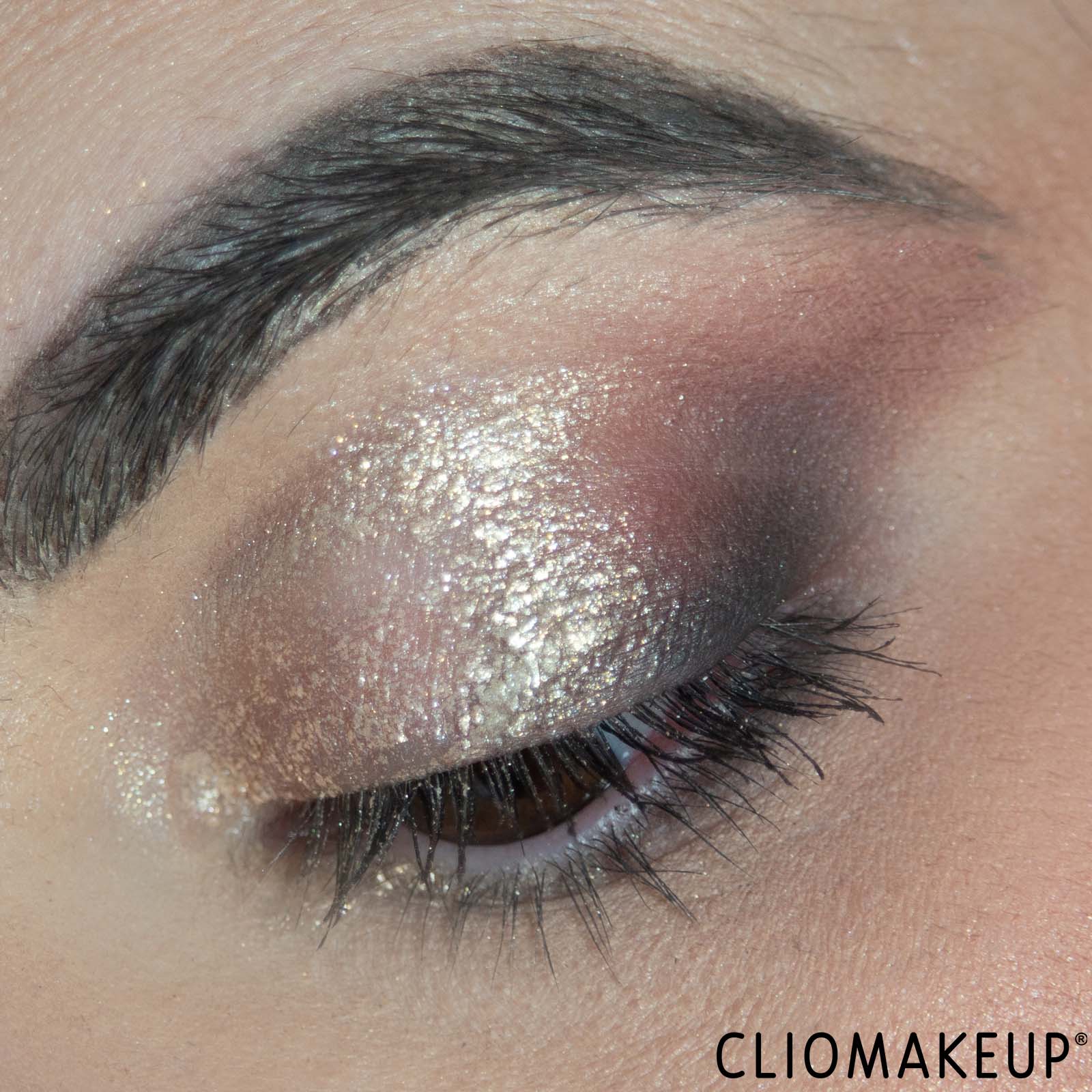 cliomakeup-recensione-ombretto-liquido-essence-chilly-vanilly-liquid-eyeshadow-12