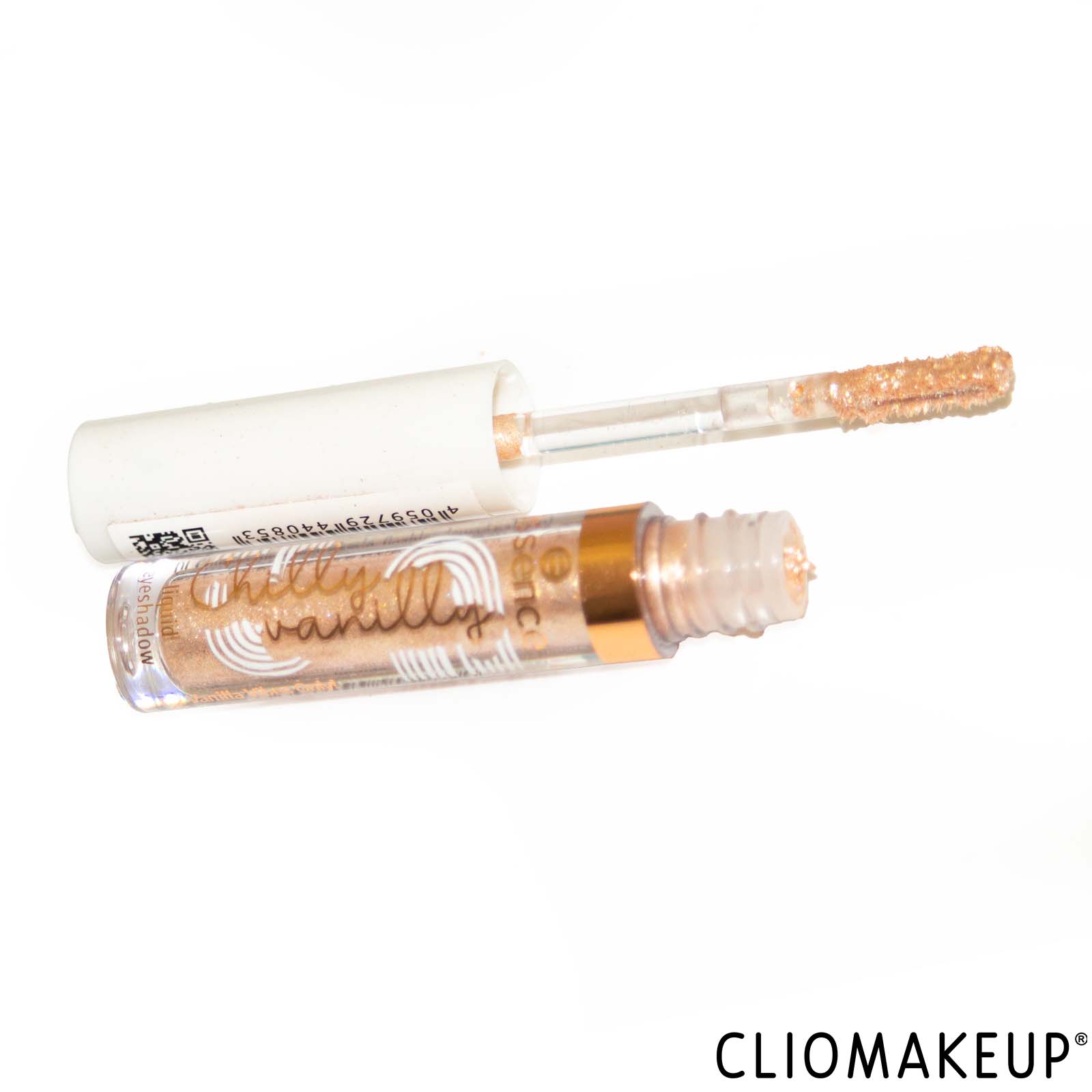 cliomakeup-recensione-ombretto-liquido-essence-chilly-vanilly-liquid-eyeshadow-4