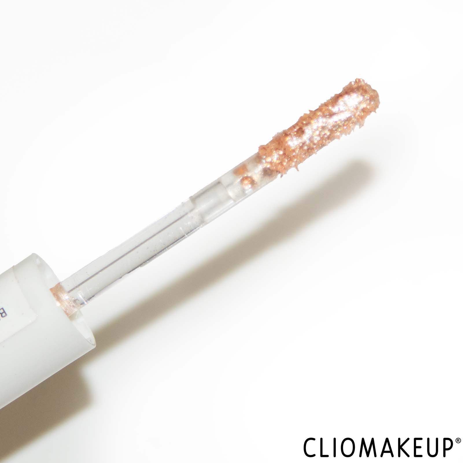 cliomakeup-recensione-ombretto-liquido-essence-chilly-vanilly-liquid-eyeshadow-5