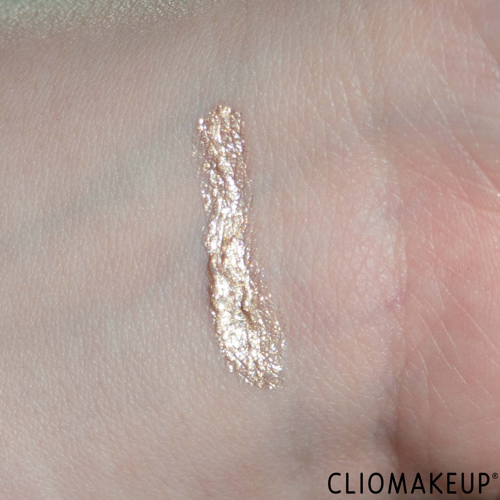 cliomakeup-recensione-ombretto-liquido-essence-chilly-vanilly-liquid-eyeshadow-6