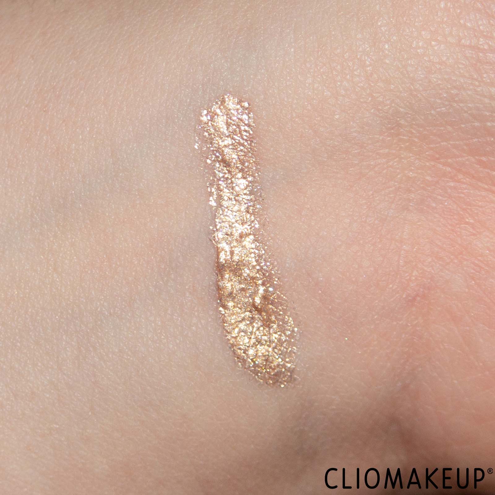 cliomakeup-recensione-ombretto-liquido-essence-chilly-vanilly-liquid-eyeshadow-7