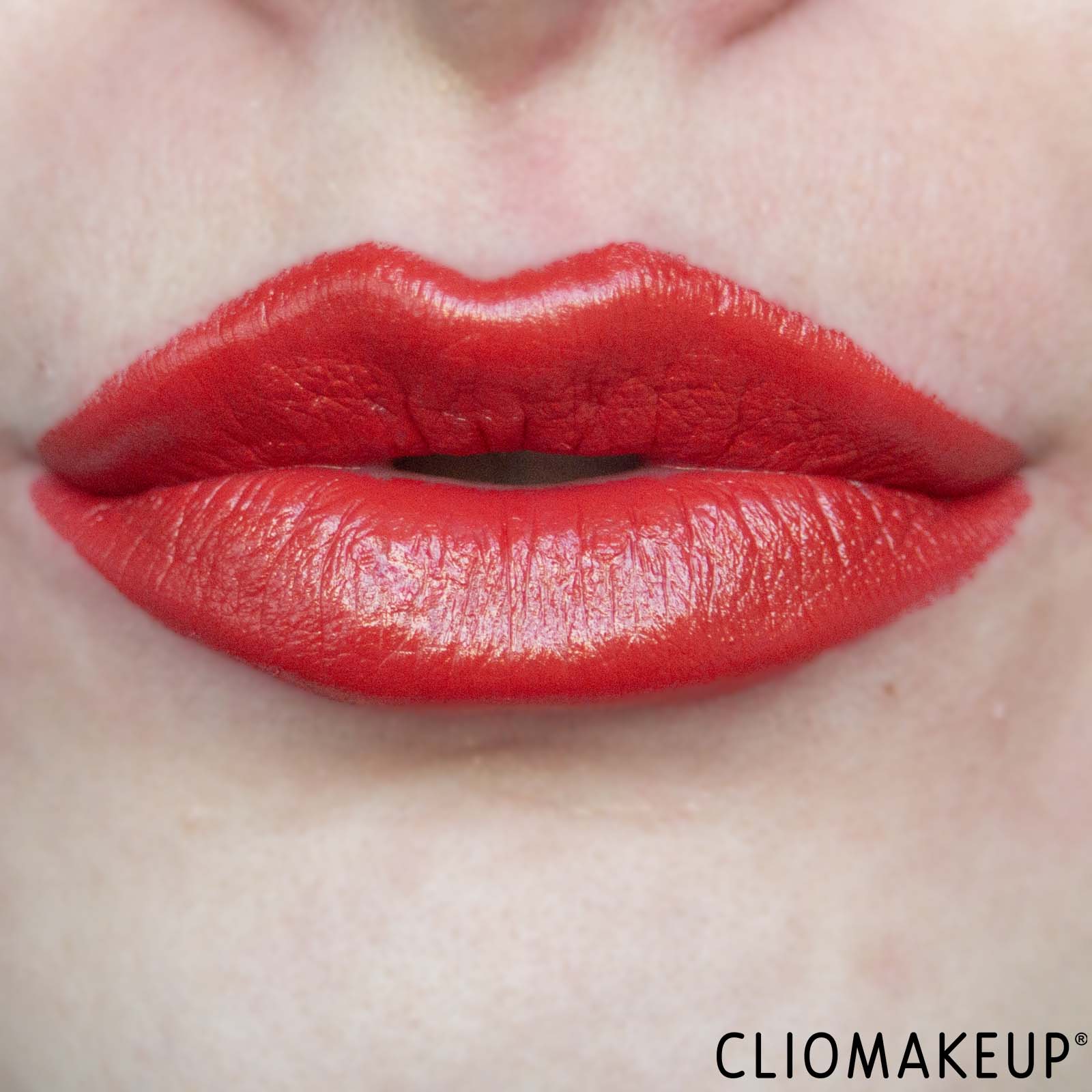 cliomakeup-recensione-rossetto-essence-love-luck-e-dragons-creamy-lipstick-12