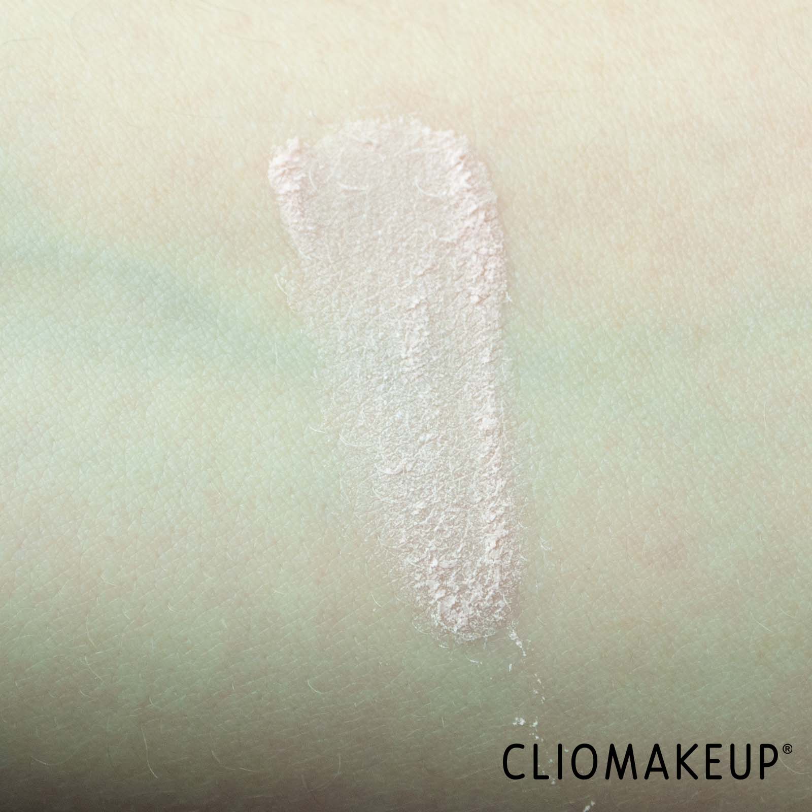 cliomakeup-recensione-cipria-revolution-cherry-bake-loose-baking-powder-6