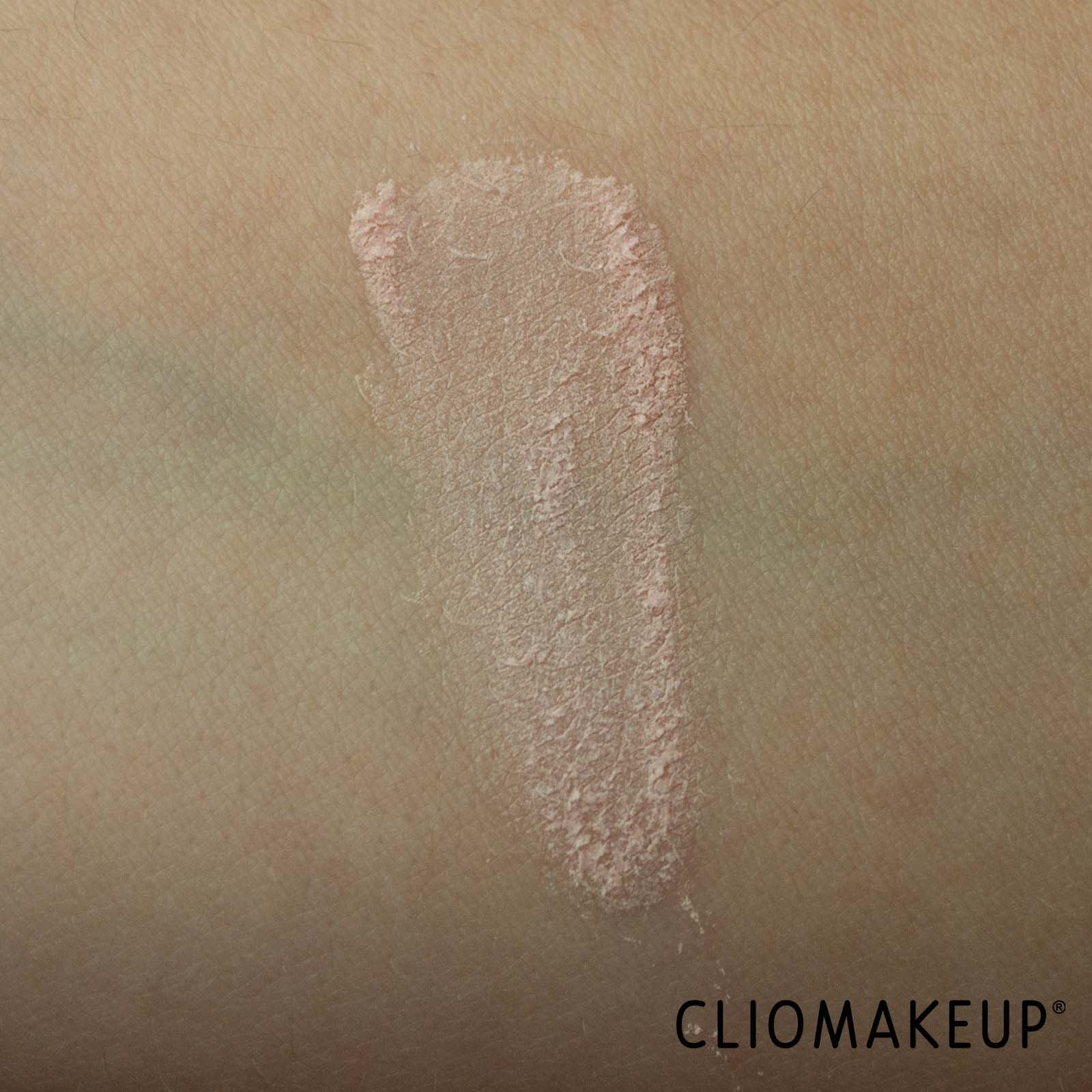 cliomakeup-recensione-cipria-revolution-cherry-bake-loose-baking-powder-7