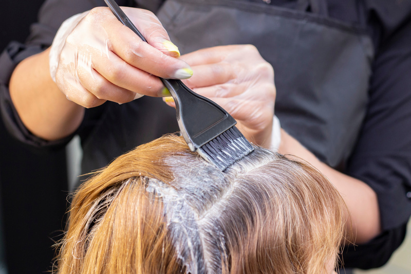 cliomakeup-come-passare-da-biondo-a-grigio-capelli-ricrescita