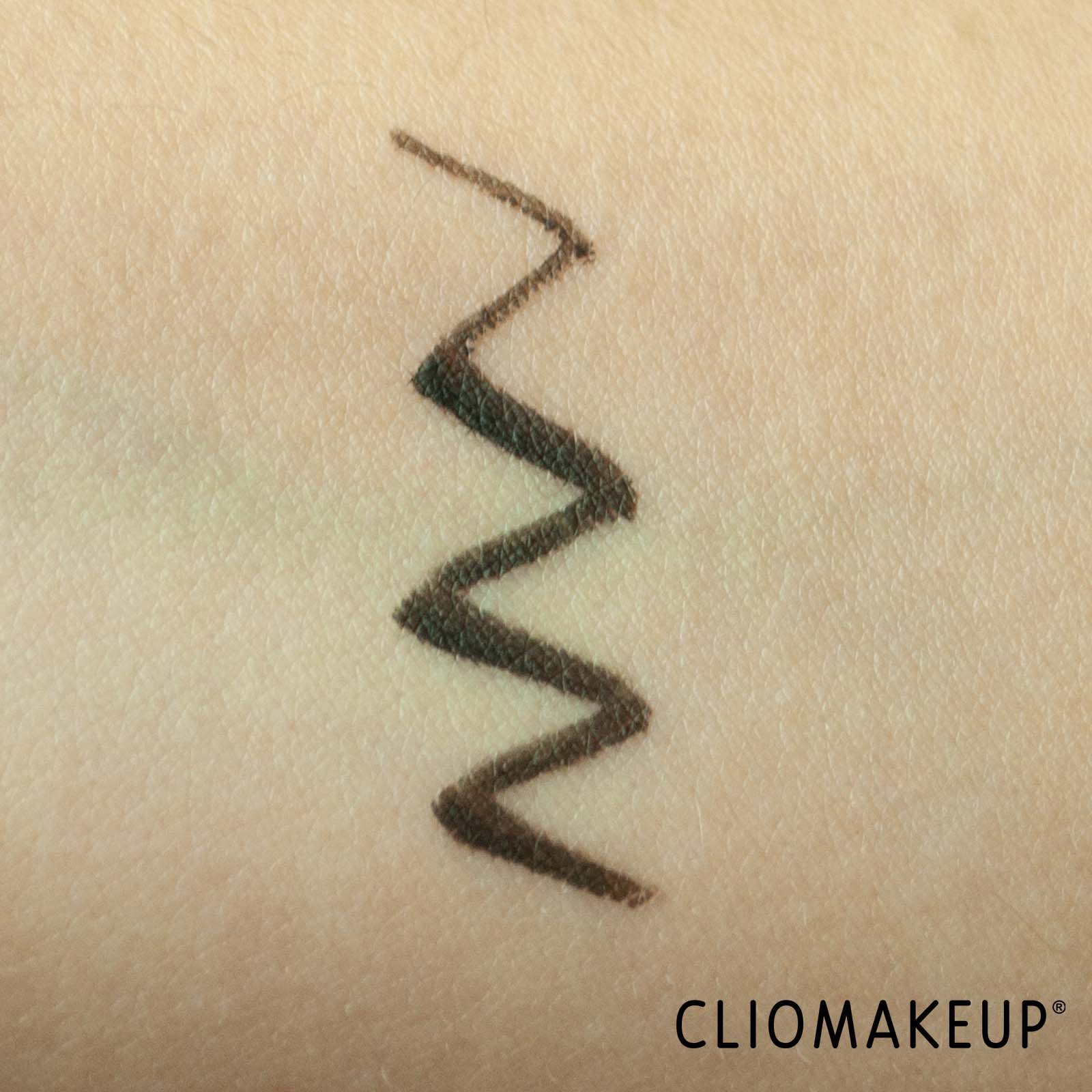 cliomakeup-recensione-avon-power-stay-24-hour-liquid-liner-6