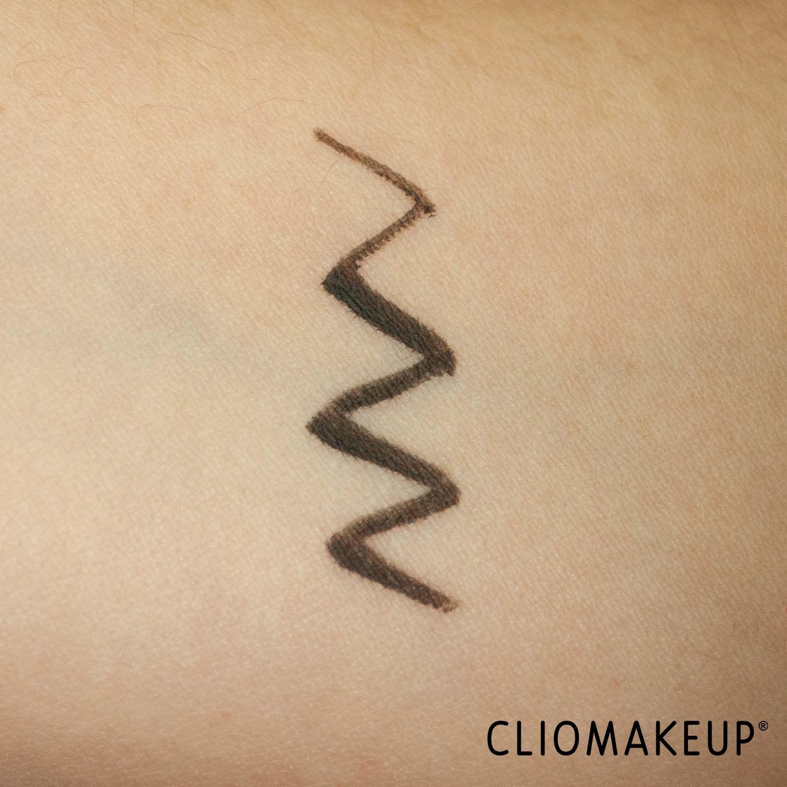 cliomakeup-recensione-avon-power-stay-24-hour-liquid-liner-7