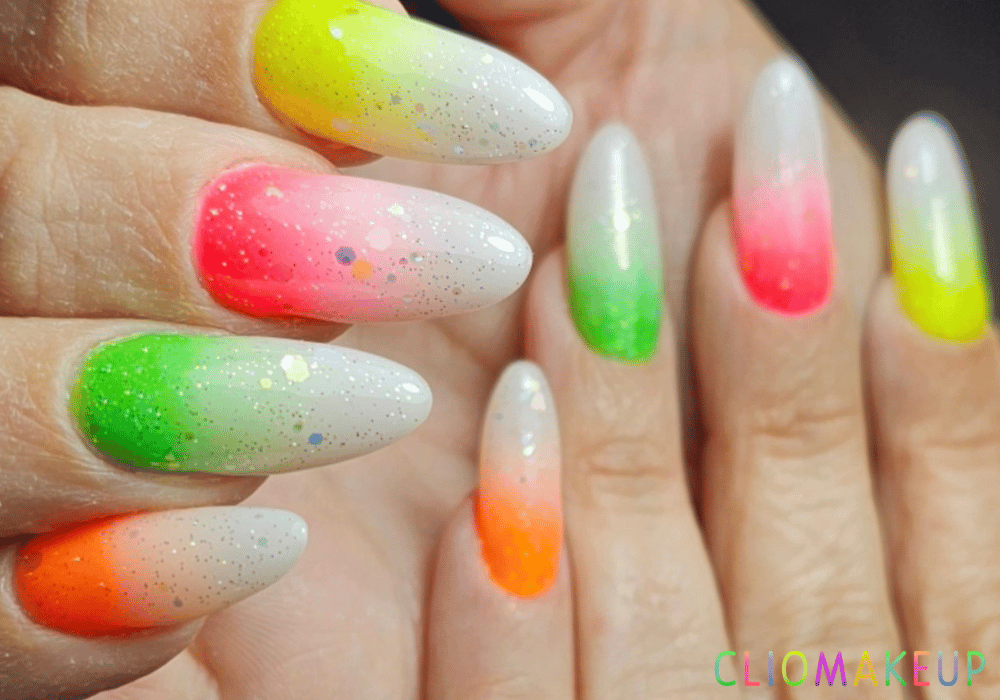 Cliomakeup-Unghie-Neon-effetto-glitter