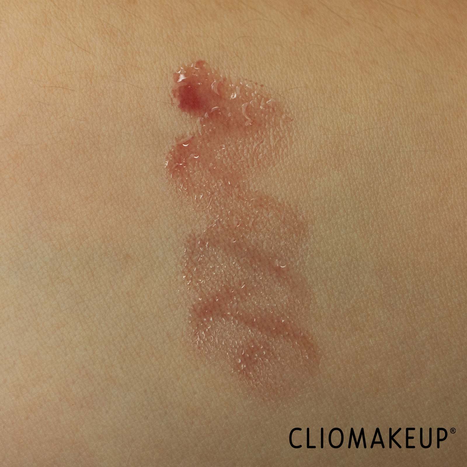 cliomakeup-recensione-olio-labbra-clinique-pop-lip-e-cheek-oil-black-honey-7