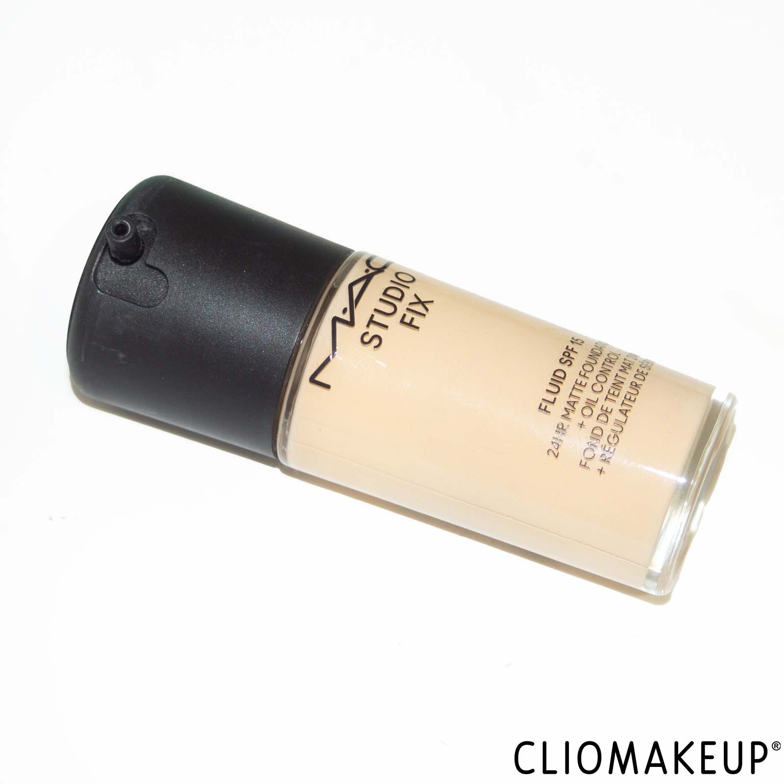 cliomakeup-recensione-fondotinta-mac-studio-fix-fluid-broad-spectrum-spf15-foundation-3