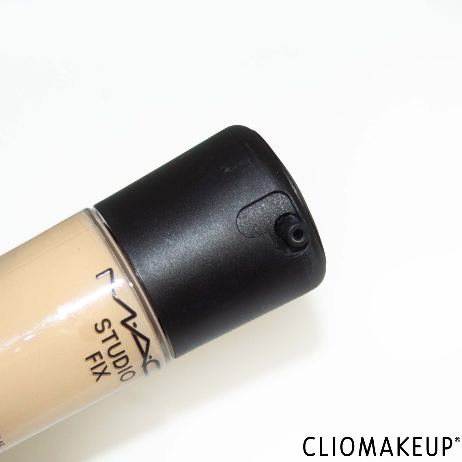 cliomakeup-recensione-fondotinta-mac-studio-fix-fluid-broad-spectrum-spf15-foundation-5