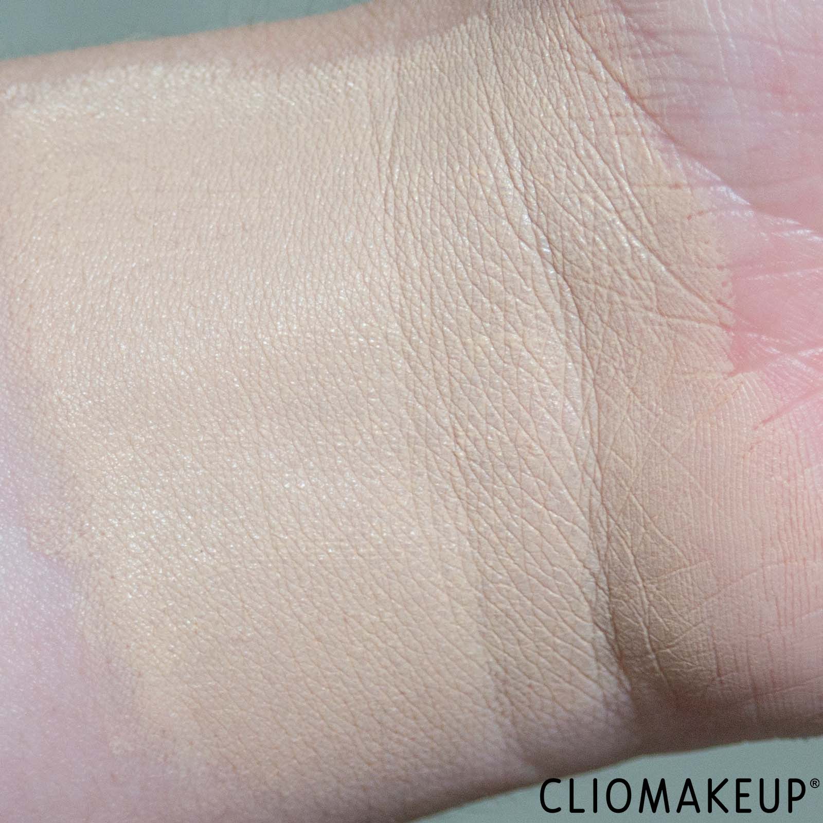 cliomakeup-recensione-fondotinta-mac-studio-fix-fluid-broad-spectrum-spf15-foundation-8