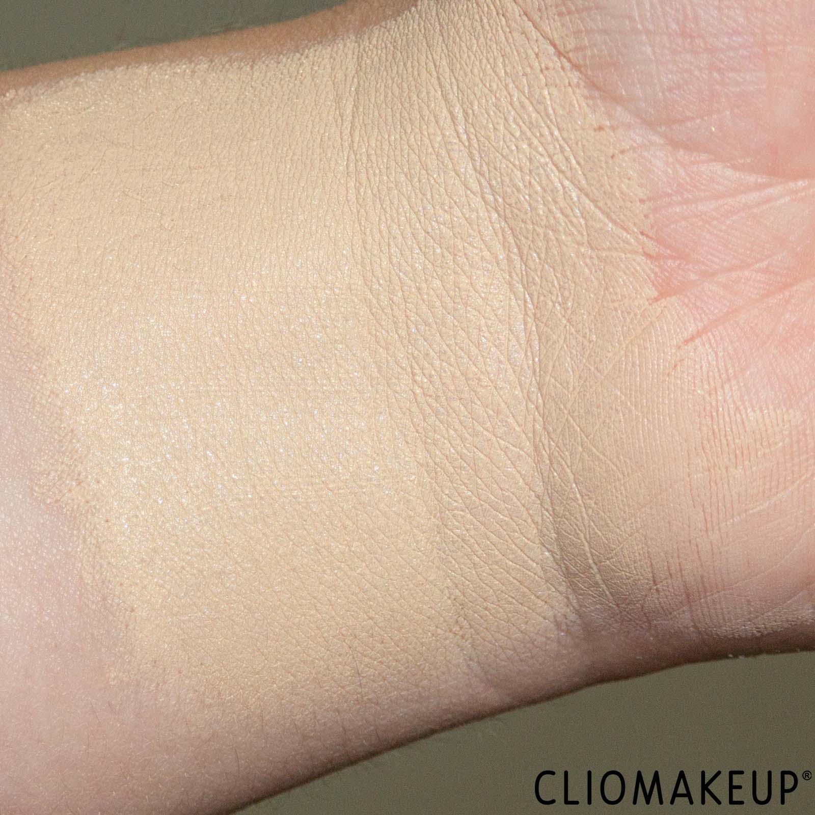 cliomakeup-recensione-fondotinta-mac-studio-fix-fluid-broad-spectrum-spf15-foundation-9