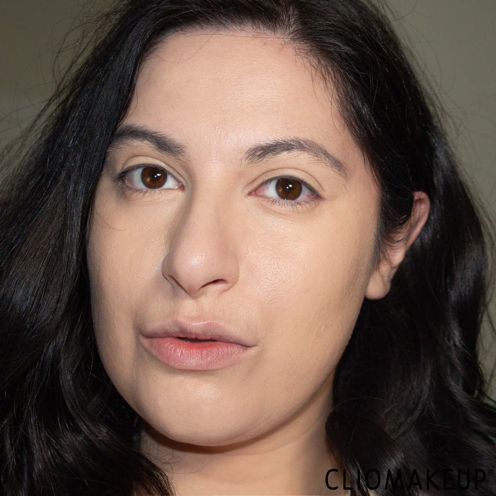 cliomakeup-recensione-fondotinta-rimmel-multi-tasker-wake-me-up-foundation-and-concealer-11