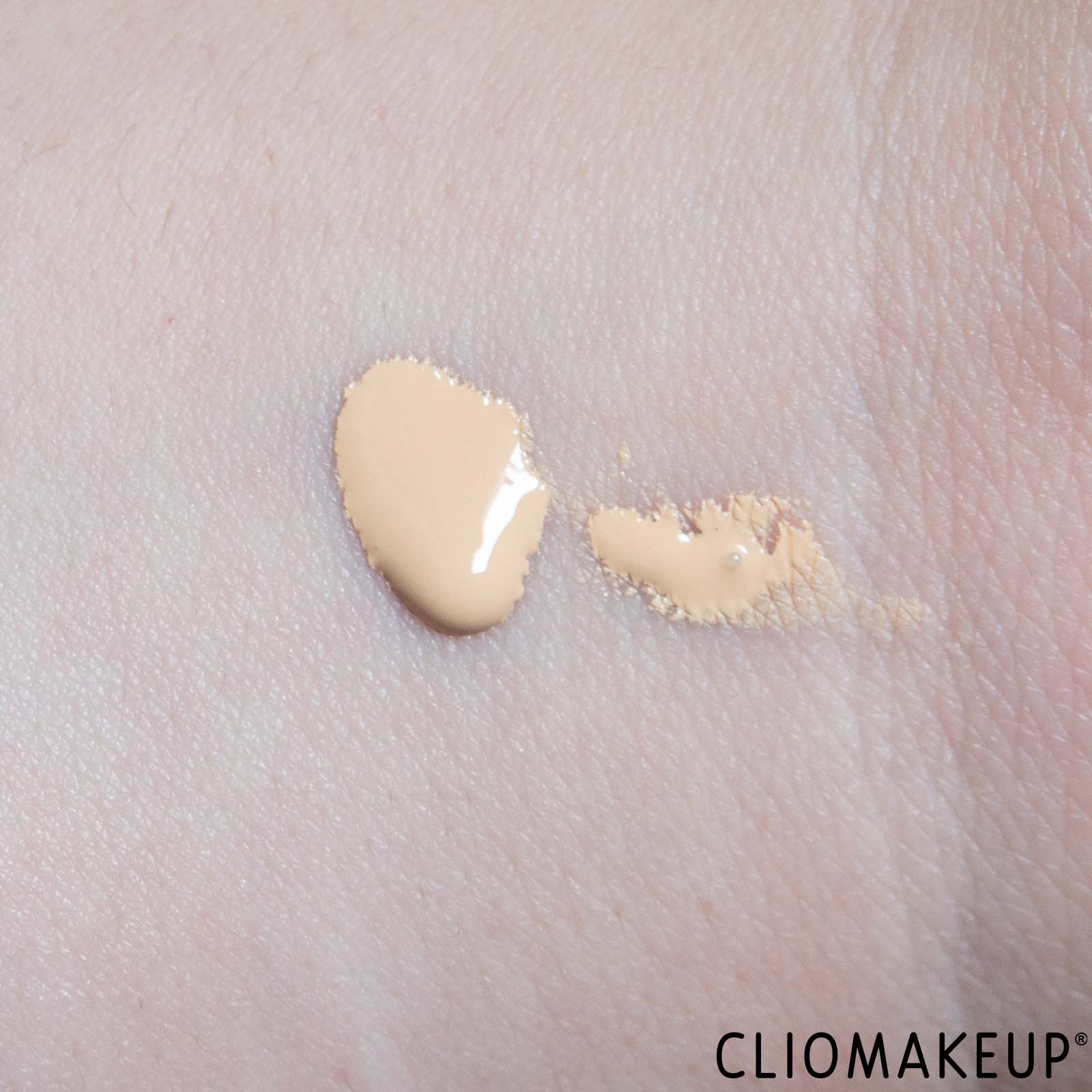 cliomakeup-recensione-fondotinta-rimmel-multi-tasker-wake-me-up-foundation-and-concealer-6