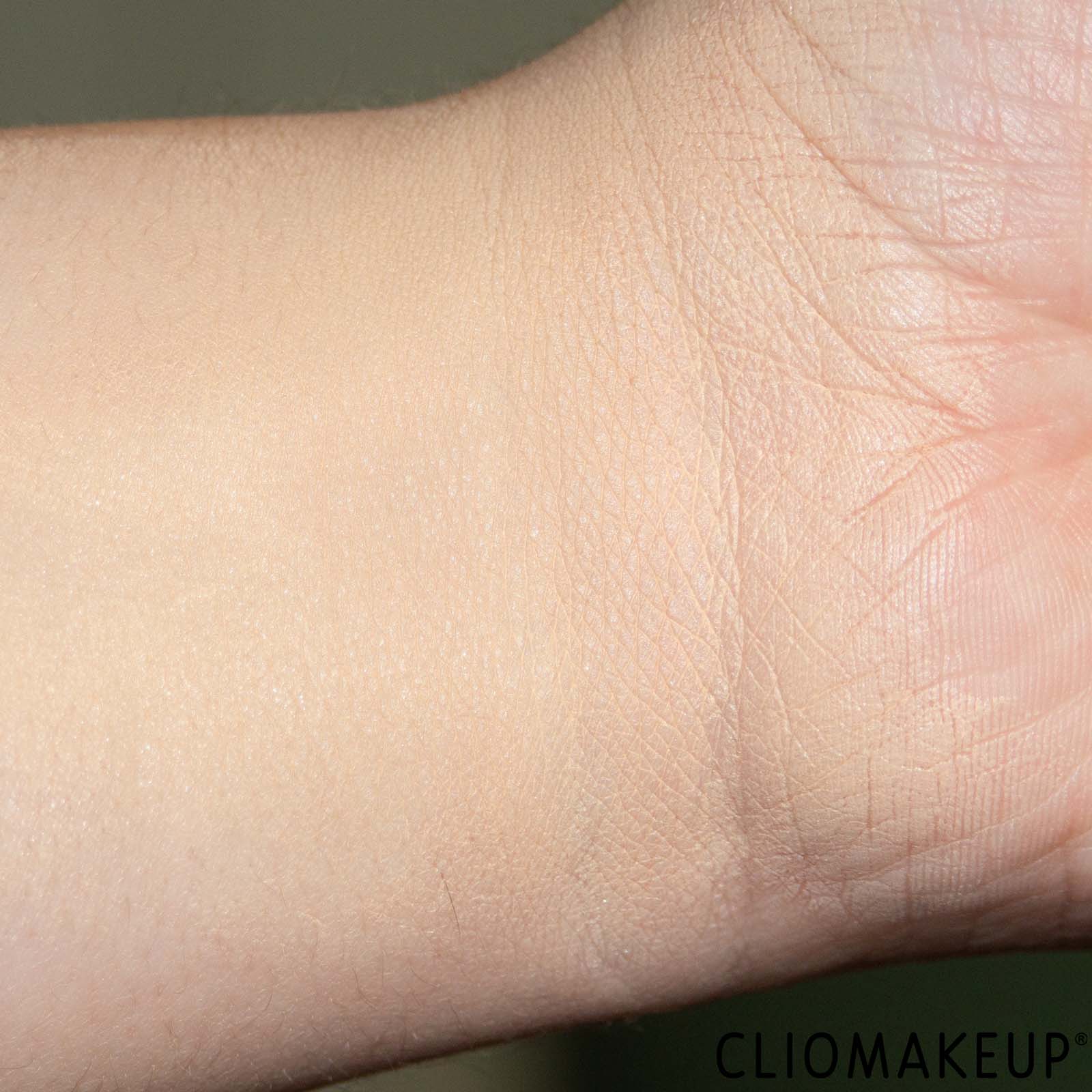 cliomakeup-recensione-fondotinta-rimmel-multi-tasker-wake-me-up-foundation-and-concealer-9