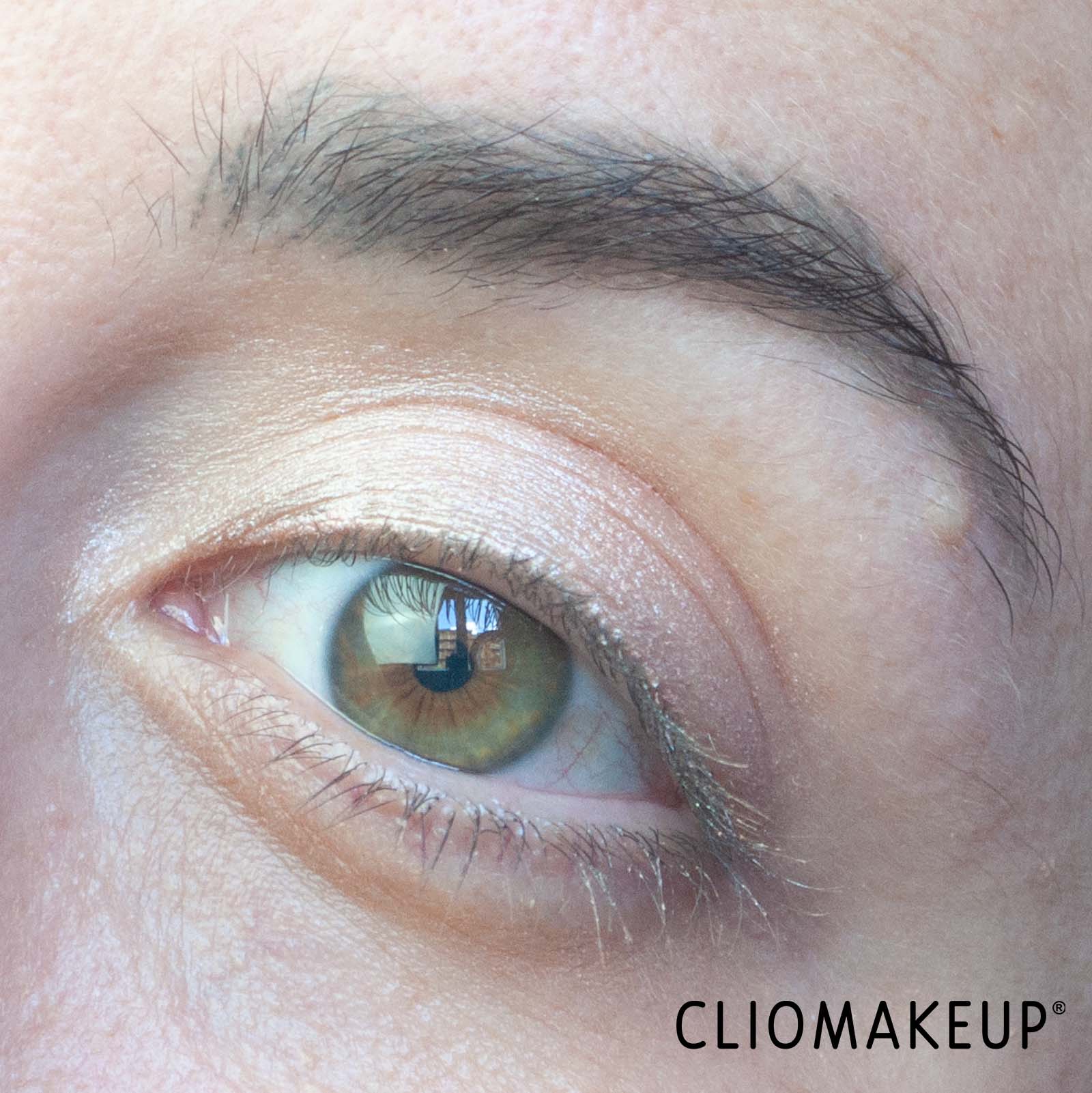 recensione-ombretto-revolution-mousse-shadow-prodotto-applicato-close-up